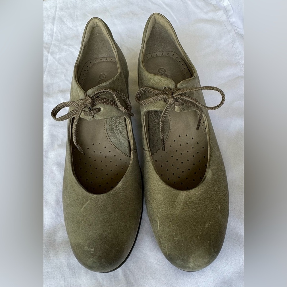 Ecco Sculptured Gray Distressed Mary Jane Casual Shoes Women Sz 8.5 / 39